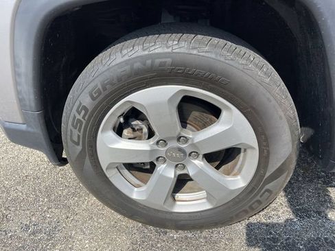 Used 2020 Jeep Compass Latitude w/ Cold Weather Group AWD/4WD image 10