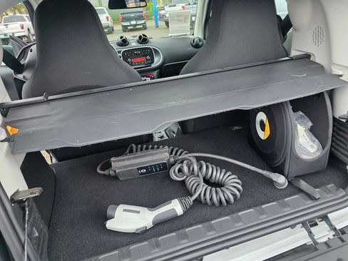 Used 2018 smart fortwo electric drive image 22