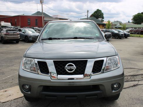 Used 2017 Nissan Frontier SV w/ SV Value Truck Package AWD/4WD image 9