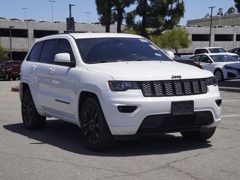 Used 2021 Jeep Grand Cherokee Laredo X RWD image 2