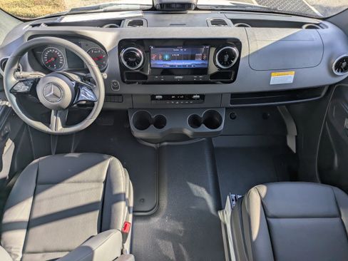 New 2026 Mercedes-Benz Sprinter 2500 image 9