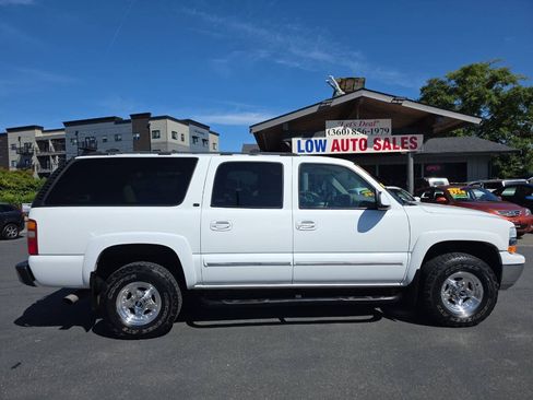 Used 2001 Chevrolet Suburban 2500 LT w/ LT Preferred Equipment Group AWD/4WD image 2