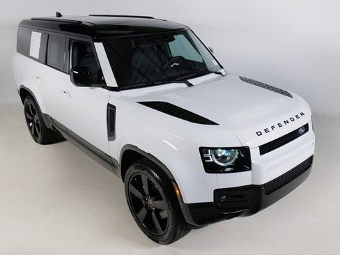 Used 2025 Land Rover Defender 130 V8 image 28