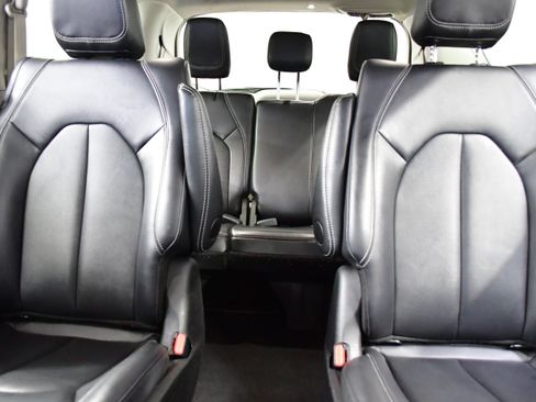 Used 2024 Chrysler Pacifica Touring-L FWD image 14