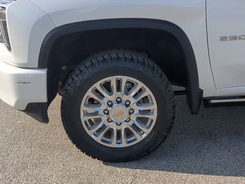 Used 2022 Chevrolet Silverado 2500 High Country w/ Z71 Off-Road Package AWD/4WD image 10