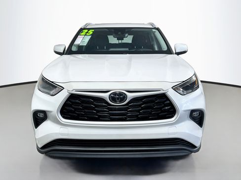 Used 2025 Toyota Highlander XLE AWD/4WD image 11