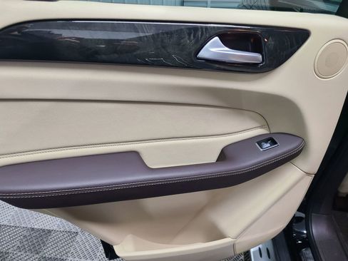 Used 2016 Mercedes-Benz GLE 350 GLE 350 4MATIC Sport Utility 4 w/ Premium Package image 37