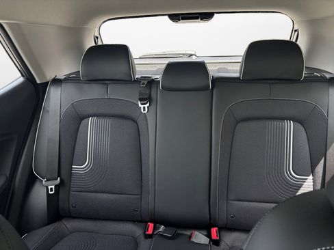 Certified 2025 Hyundai Venue Limited image 12