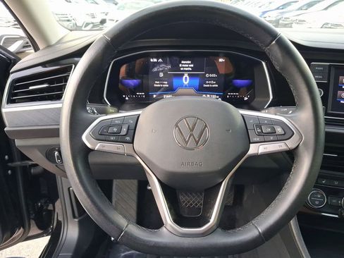 Certified 2023 Volkswagen Jetta SE FWD image 17