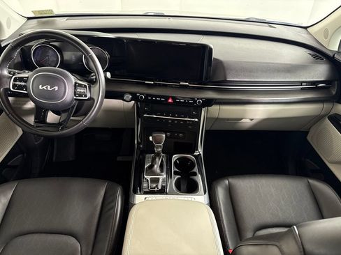 Used 2023 Kia Carnival EX FWD image 12