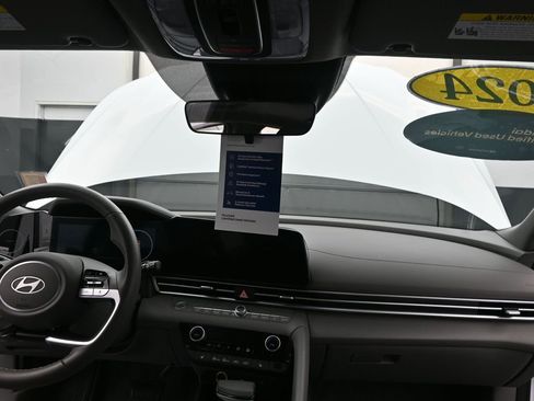 Certified 2024 Hyundai Elantra SEL w/ Convenience Package image 14