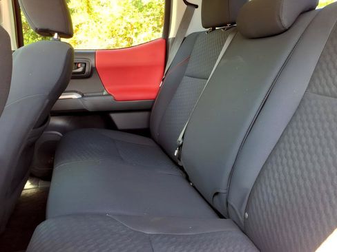 Used 2020 Toyota Tacoma SR5 RWD image 12
