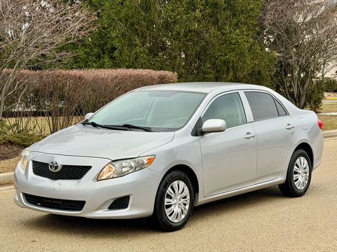 Used 2010 Toyota Corolla LE image 3