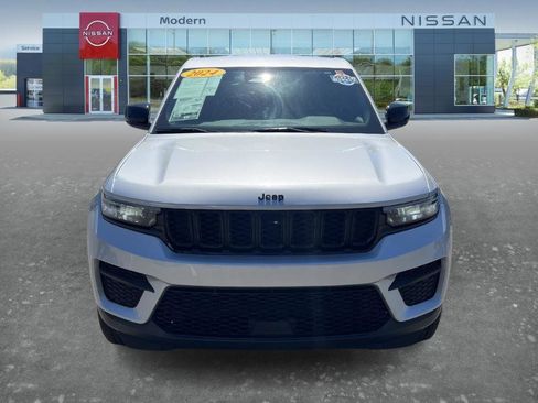 Used 2024 Jeep Grand Cherokee Altitude AWD/4WD image 2