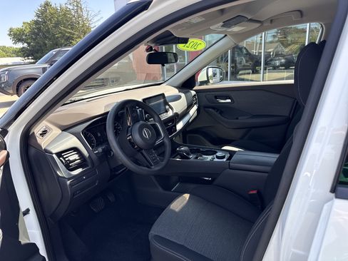 Used 2021 Nissan Rogue SV AWD/4WD image 5