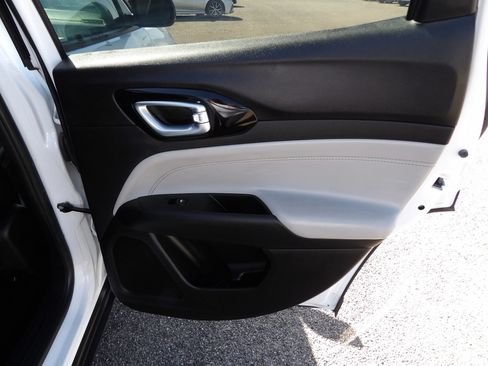 Used 2025 Jeep Compass Limited AWD/4WD image 13