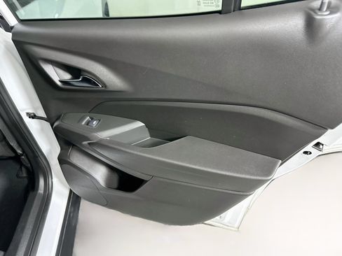 Used 2025 Chevrolet Trax LT w/ LT Convenience Package FWD image 28