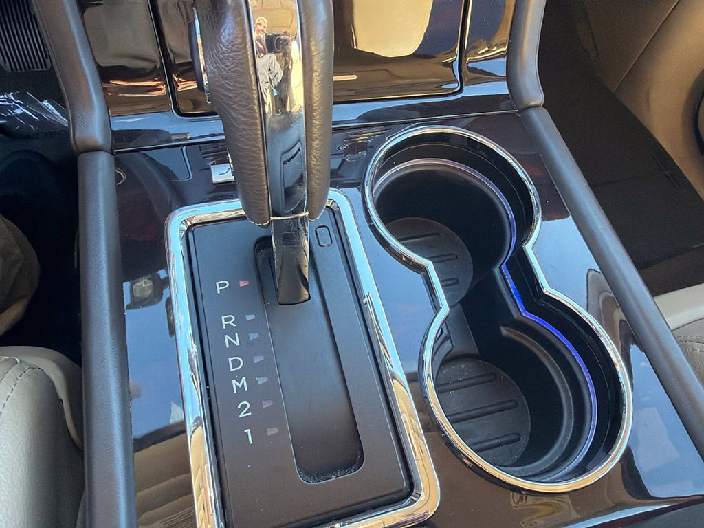 Used 2017 Lincoln Navigator Reserve AWD/4WD image 17