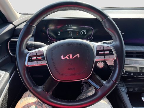 Used 2024 Kia Telluride EX w/ EX Captain's Chair Package AWD/4WD image 11