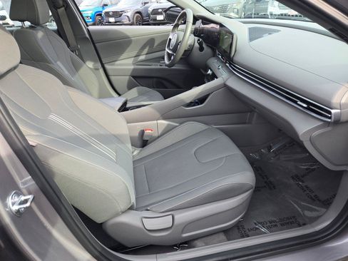 Used 2025 Hyundai Elantra SEL FWD image 7