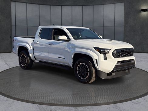 Used 2026 Toyota Tacoma TRD Sport w/ TRD Sport Upgrade Package AWD/4WD image 8