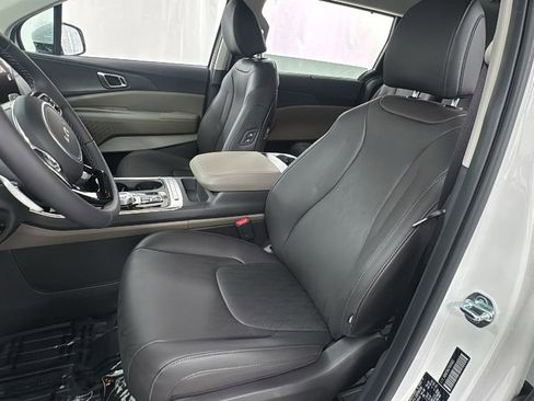 New 2026 Kia Carnival EX FWD image 10