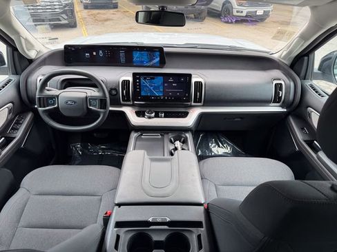 Used 2025 Ford Expedition Max Active AWD/4WD image 17