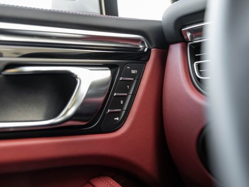 New 2026 Porsche Macan image 18