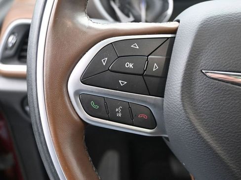 Used 2017 Chrysler Pacifica Limited FWD image 32