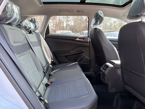 New 2026 Volkswagen Taos SE image 15