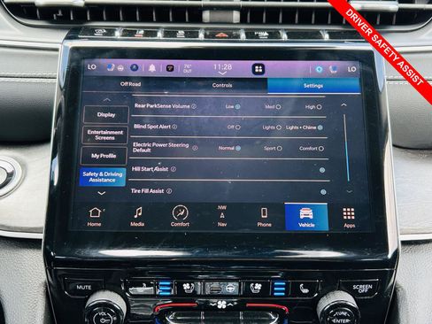 Used 2023 Jeep Grand Cherokee Limited w/ Luxury Tech Group II AWD/4WD image 12