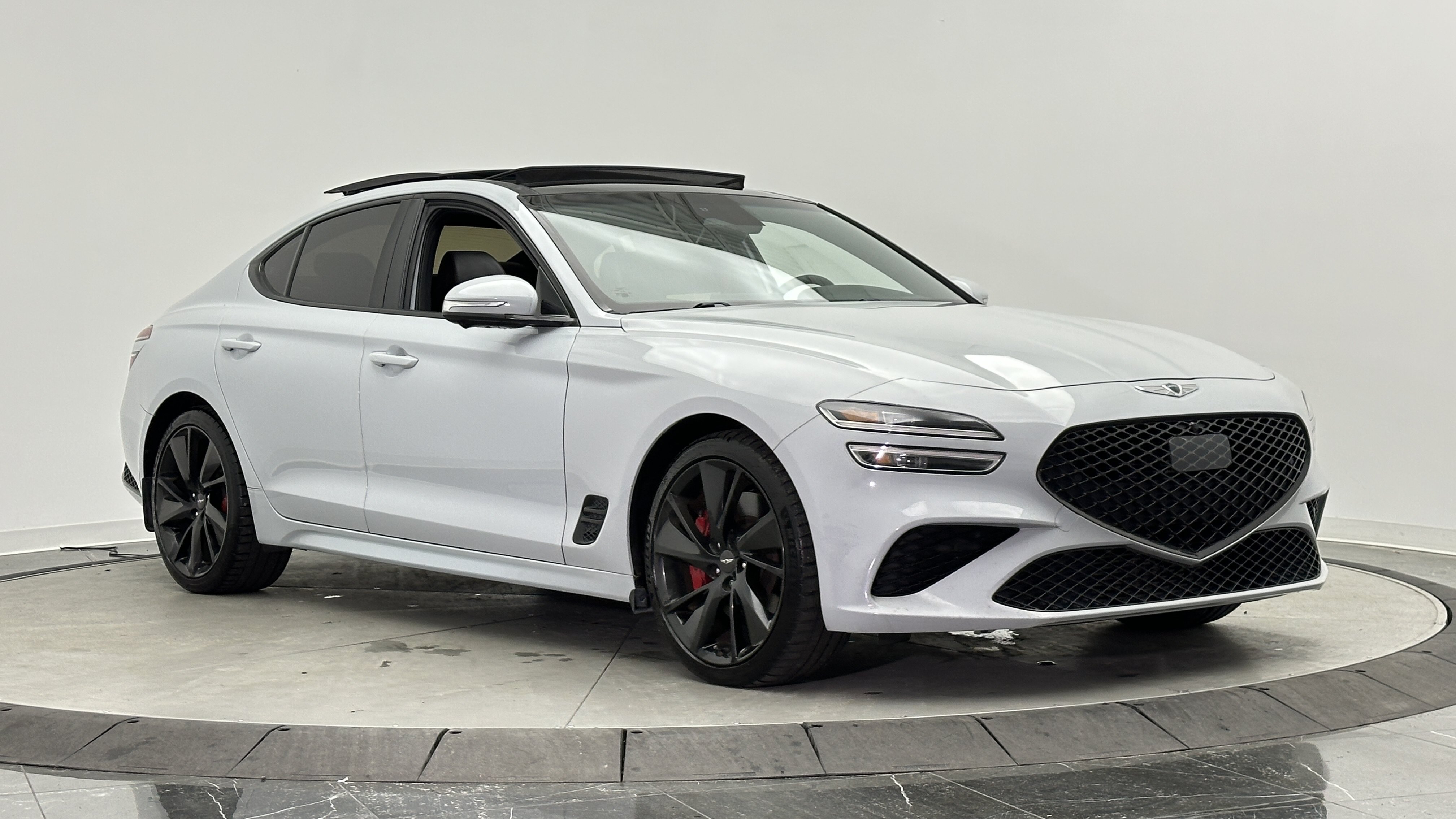 Used 2022 Genesis G70 3.3T RWD image 3