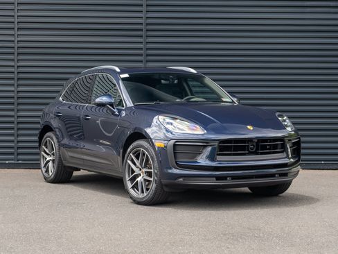 Used 2023 Porsche Macan AWD/4WD image 10