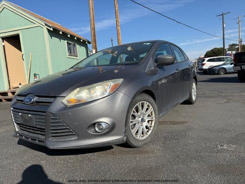 Used 2012 Ford Focus SE FWD image 2