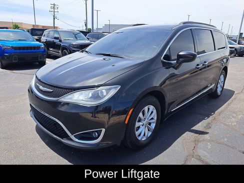Used 2017 Chrysler Pacifica Touring-L FWD image 8