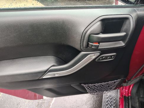 Used 2012 Jeep Wrangler Sahara w/ Dual Top Group image 17