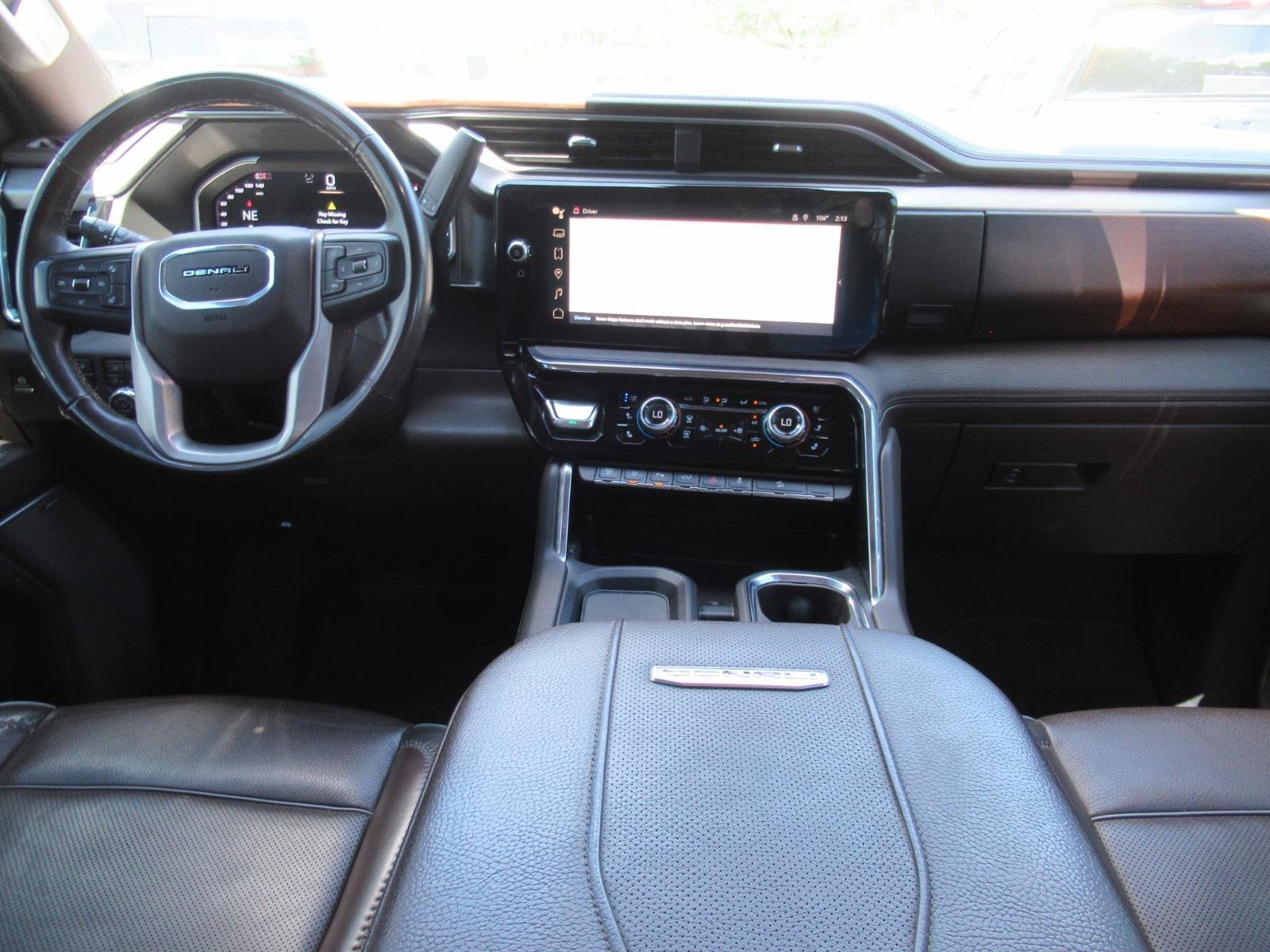 Used 2024 GMC Sierra 2500 Denali w/ Denali Reserve Package AWD/4WD image 12