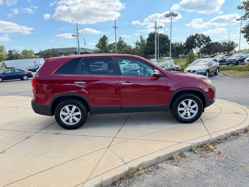 Used 2011 Kia Sorento LX image 4