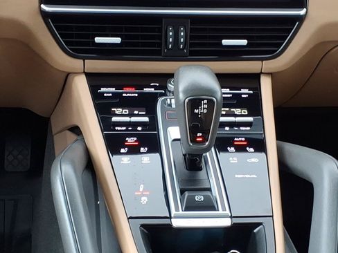 Used 2023 Porsche Cayenne Platinum Edition AWD/4WD image 27