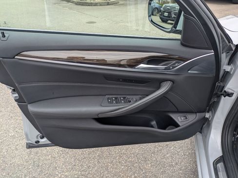 Used 2019 BMW 530i image 12