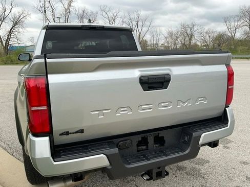 Used 2024 Toyota Tacoma TRD Off-Road image 10