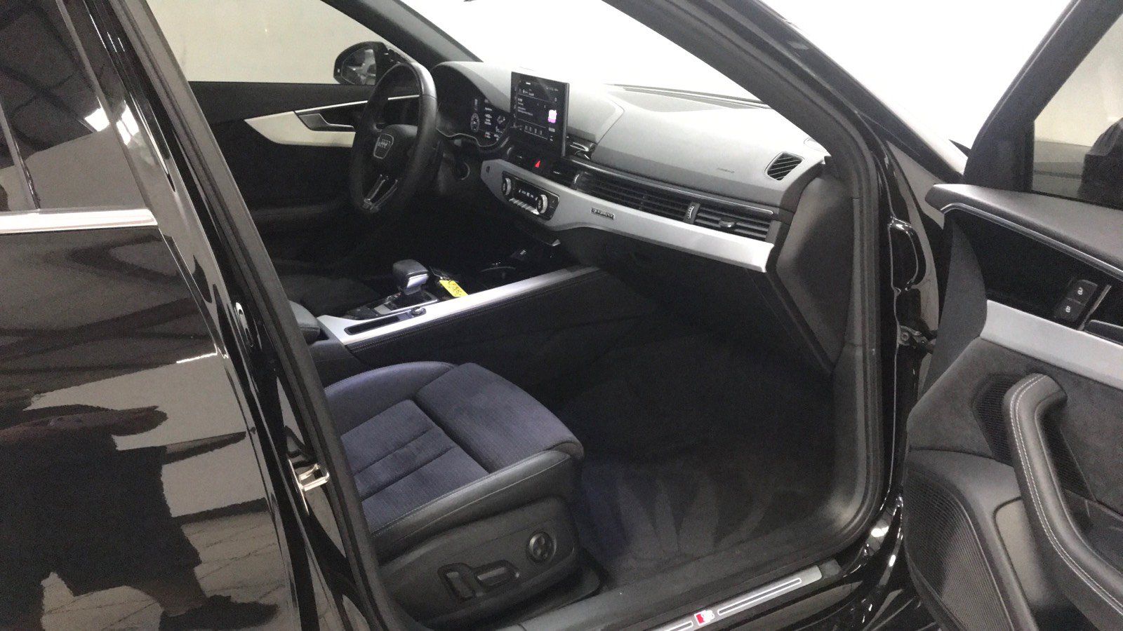 Used 2023 Audi A4 2.0T Premium Plus w/ Premium Plus Package AWD/4WD image 17