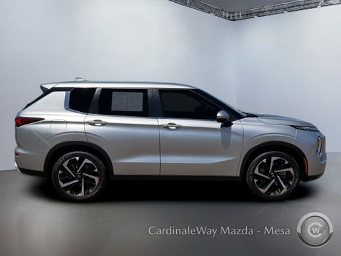 Used 2024 Mitsubishi Outlander SE FWD image 3