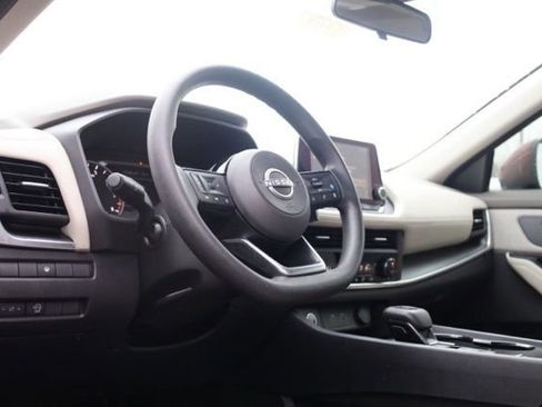 Used 2023 Nissan Rogue SL w/ SL Premium Package image 6