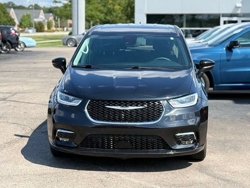 Used 2023 Chrysler Pacifica Touring-L FWD image 31