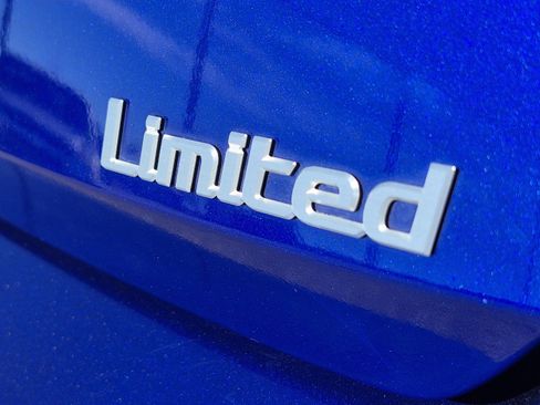 Certified 2025 Hyundai Elantra Limited image 14