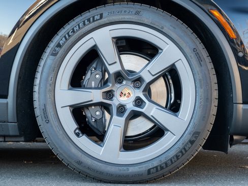 New 2026 Porsche Macan 4 Electric image 15