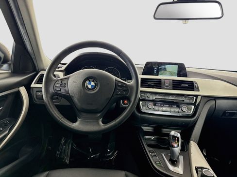 Used 2018 BMW 320i Sedan RWD image 17
