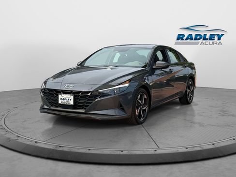 Used 2023 Hyundai Elantra SEL w/ Convenience Package FWD image 4