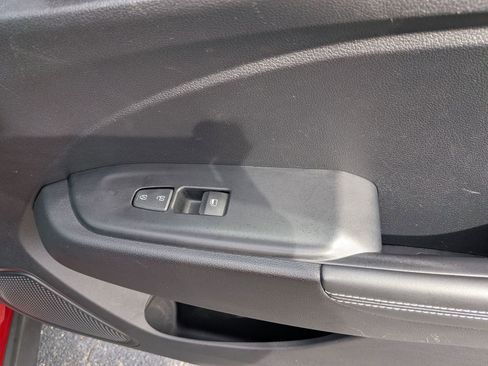 Used 2025 Hyundai Venue Limited FWD image 34